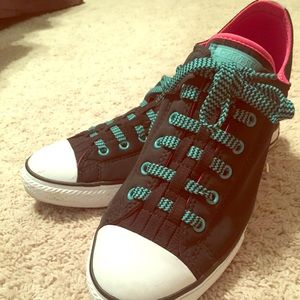 Kids size 6 black and pink converse